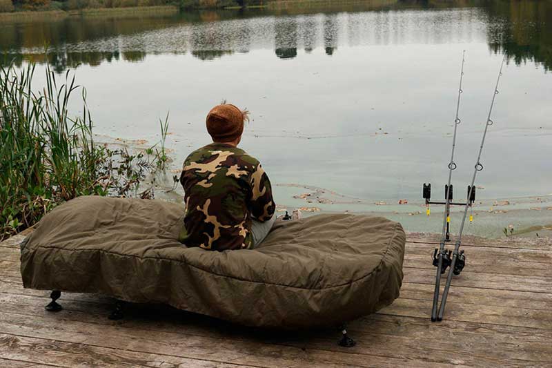 Как выбрать спальный мешок для рыбалки: советы эксперта