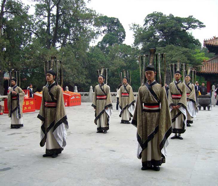 Цюйфу - Поклонение памяти Конфуция