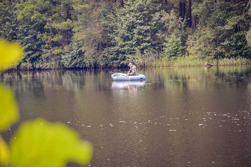 Как ловить на поплавок осенью: Лодка решает!