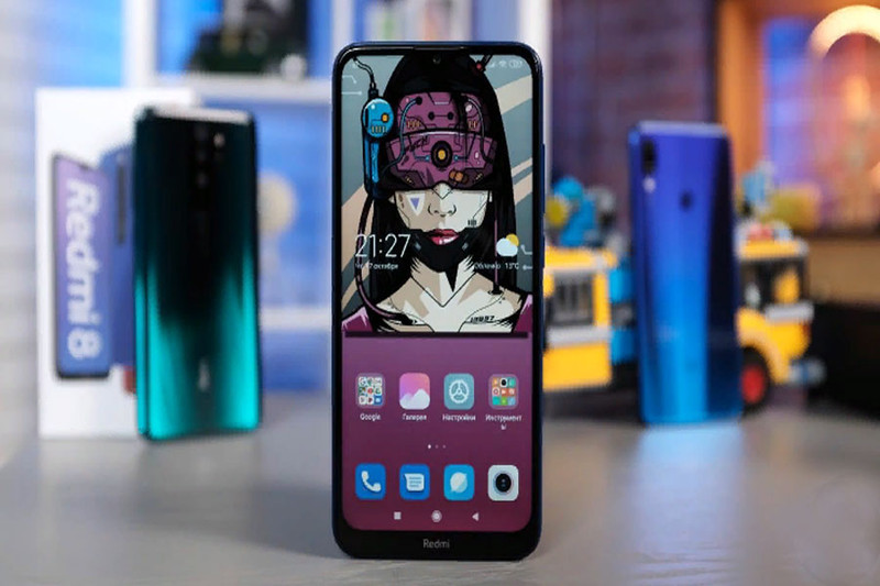 Xiaomi Redmi 8 - недорогой смартфон с большим экраном