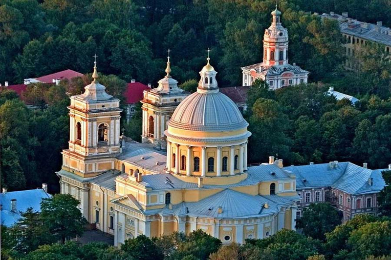 Александро-Невская лавра в Санкт-Петербурге