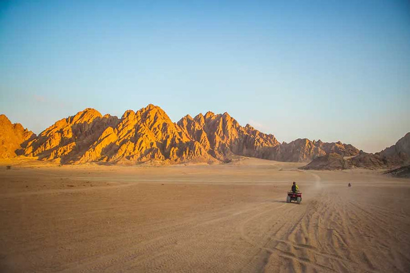 Квадроцикл в пустыне, Египет