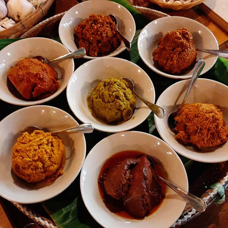 Тайская кухня: Различные виды пасты карри