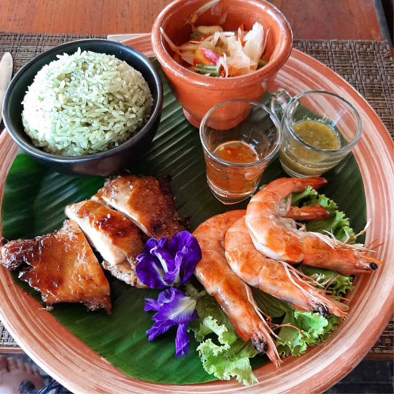 Салаты, соусы, рис и морепродукты - это квинтэссенция кухни Таиланда