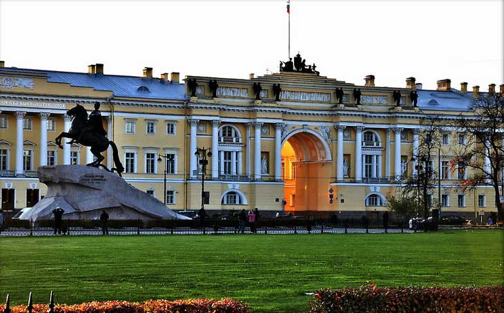 Прогулки по уникальным садам Петербурга